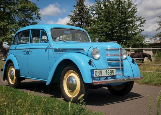 Moskvič 400-401